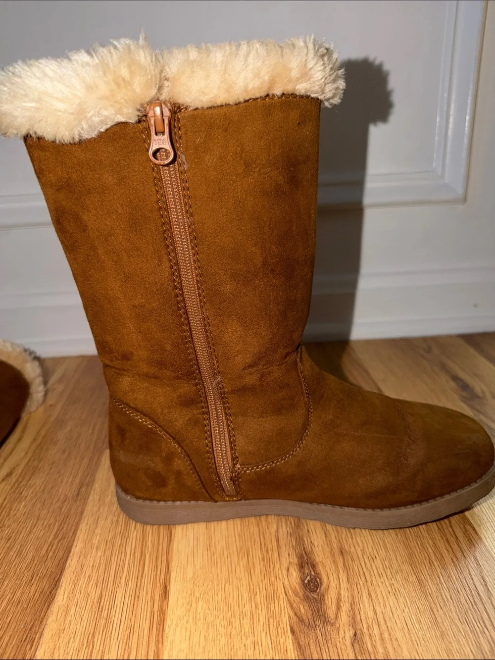 Cat & Jack Brown Faux-Suede Kids Boots with Cream Faux-Fur Cuff size 5